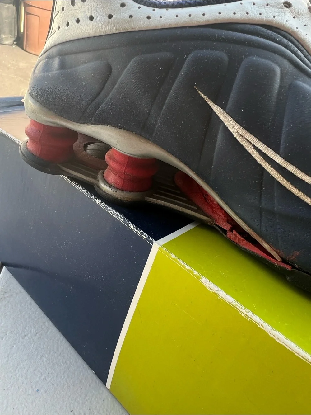 Nike Shox R4 USA Midnight Navy White Red Size 7 Vintage Shox Cognescenti Box